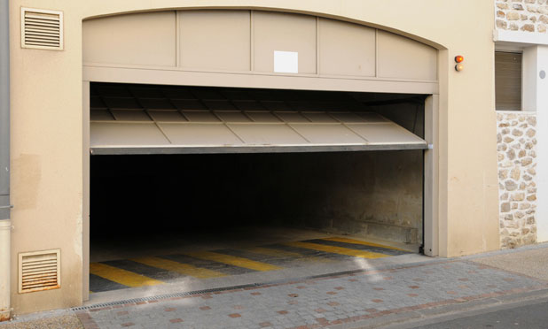 Off the tracks overhead door La Punete CA